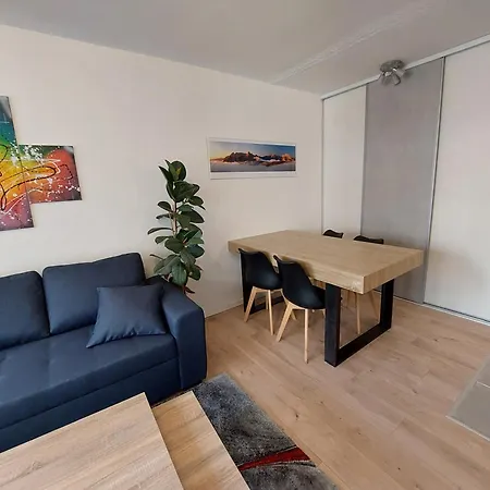 Le Cazaubon T2 Pkg Halles Et Foirail